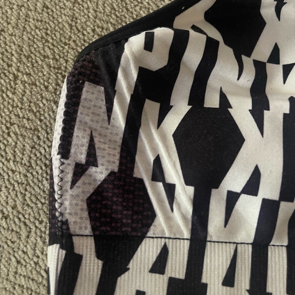 Pink logo sports bra - Picture 3 of 6